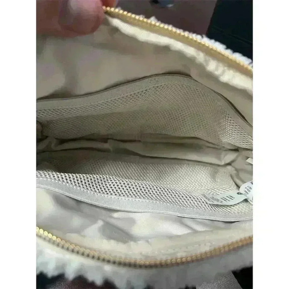 Lululemon Large Belt Bag White/Gold Fleece Unis everywhere belt bag plush fleece - Picture 7 of 11